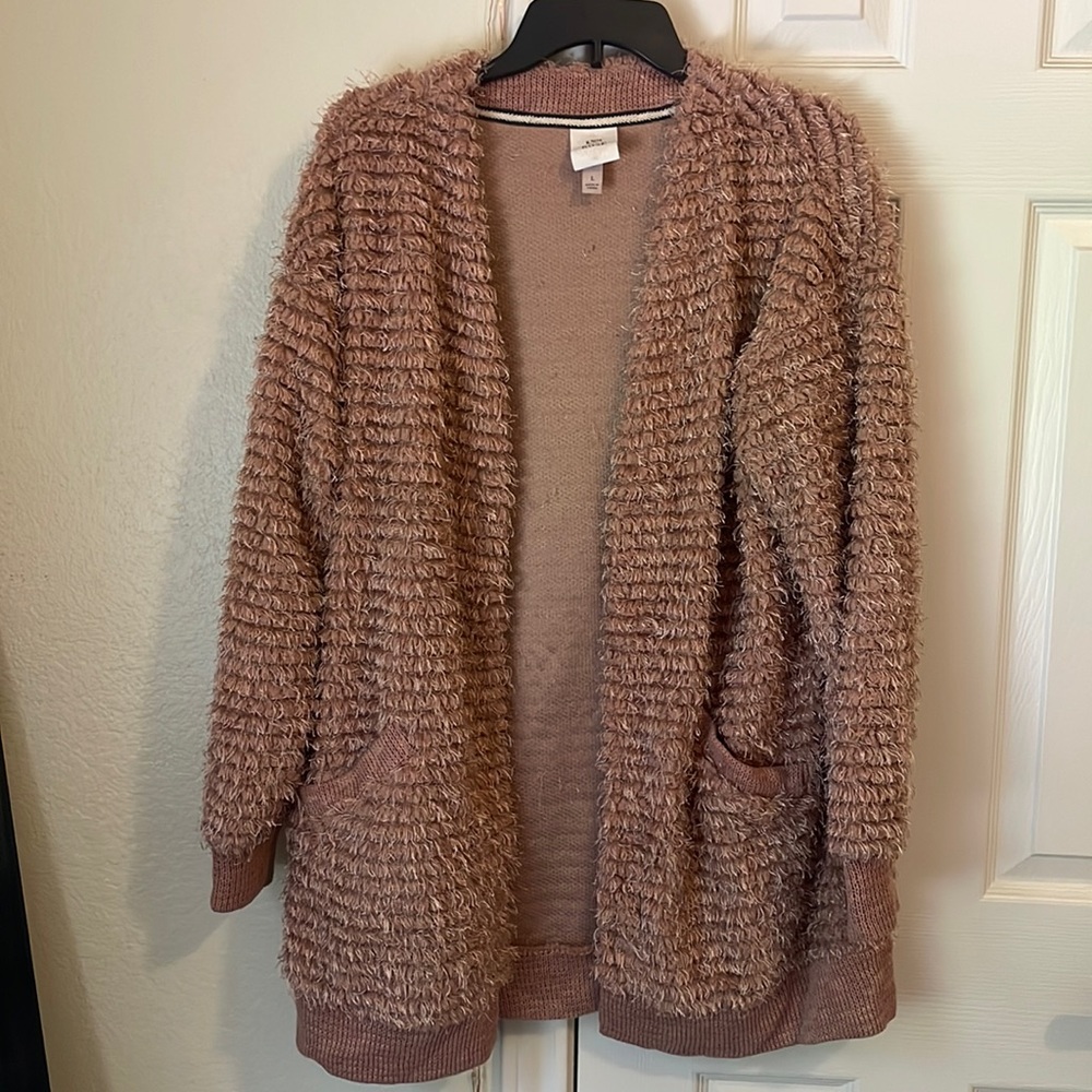 Pink/rose colored cardigan with pockets. Size L
